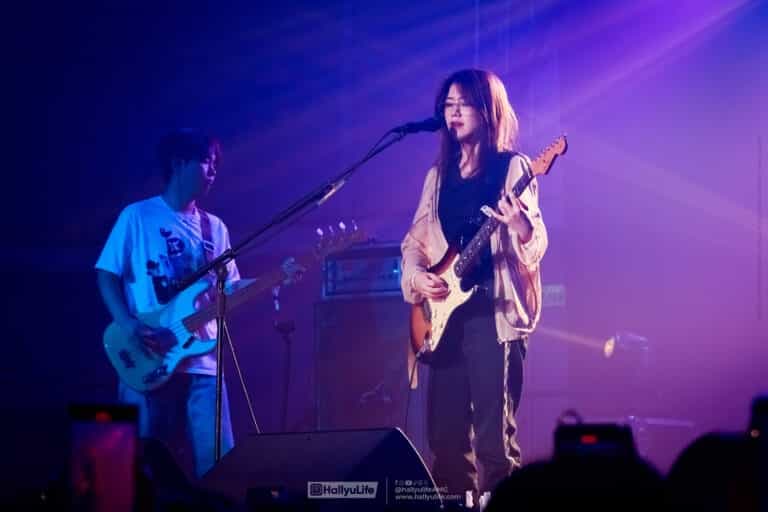 Se So Neon’s electrifying debut in Manila send fans into a night of rock and roll bliss, promises to go back to the Philippines