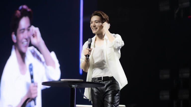 Lucas illuminates Manila with his charisma during his ‘FIAT LUX’ Fancon, says “Mahal kita” to his fans