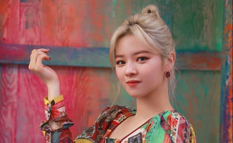 Here’s why TWICE’s Jeongyeon doesn’t have any solo fancams for MORE & MORE
