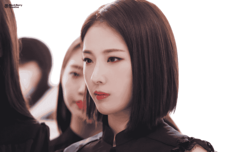 LOONA’s Haseul will take a break from promotions after being diagnosed with recurring anxiety disorder